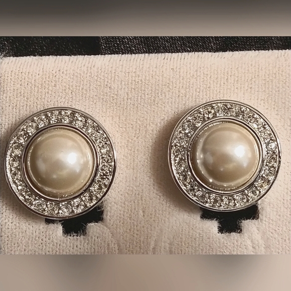 RARE AUTHENTIC 1970's CHRISTIAN DIOR SILVER/FAUX PEARL/RHINESTONE CLIPS (NWT) - Picture 2 of 6